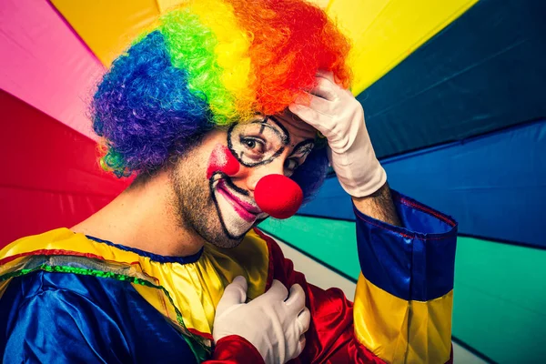 Färgglada Clown Ansikte Över Färgglada Bakgrund — Stockfoto