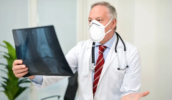 Masked Doctor Holding Wrong Radiography — Stock Photo, Image