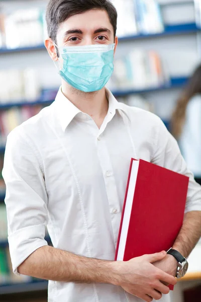 Porträt Eines Studenten Einer Bibliothek Mit Maske Coronavirus Konzept — Stockfoto