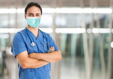 Hastanede maskeli doktor, Coronavirus sağlık hizmeti konsepti