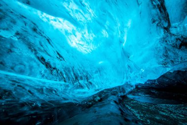 Blue Ice mağara İzlanda'daki buzul altında