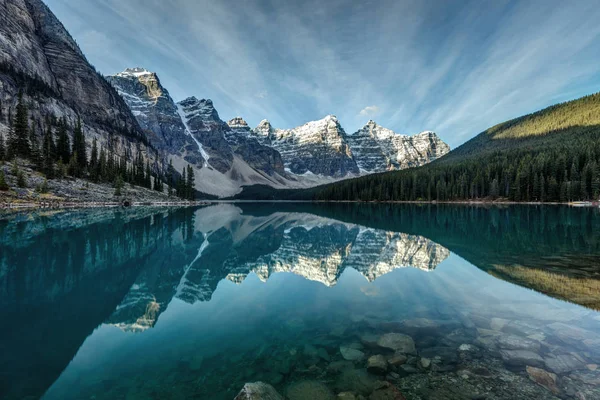 Moraine Lake reflektion — Stockfoto