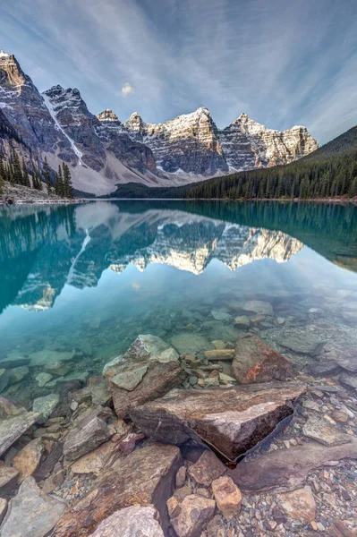 The Iconic Moraine Lake — Stock Photo, Image