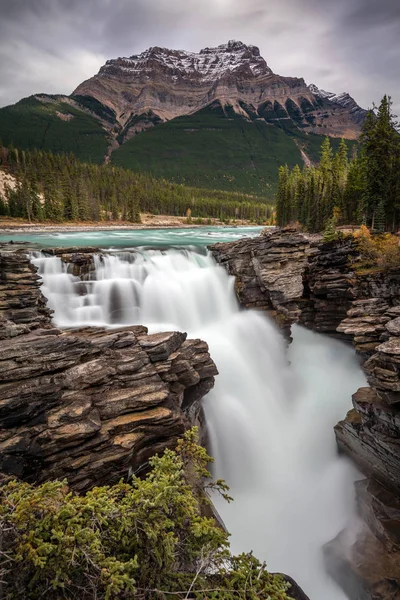 Athabasca Falls on the Icefield Parkway — Stock Photo, Image