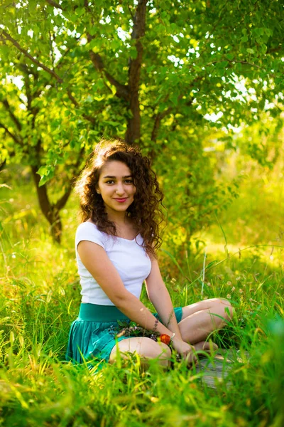 Young girl in green garden in the morning — Stock Photo, Image