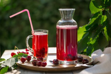 Cam Kupası kavanoz bambu tepsi ile ev yapımı vişne kompostosu