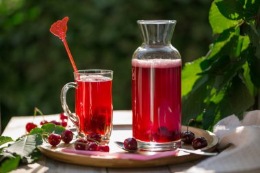 Cam Kupası kavanoz bambu tepsi ile ev yapımı vişne kompostosu