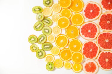 Beyaz arka plan Gradyan Rengi narenciye dilimleri