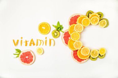 Narenciye meyve yapılan Vitamin C harfleri