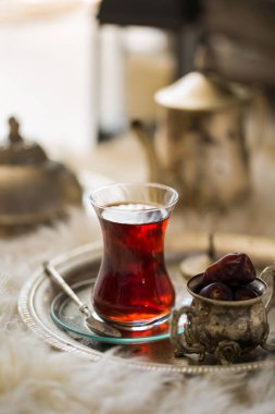 Vintage su ısıtıcısı ve tarihleri meyve cam çay seti oryantal tarzı armut şeklinde