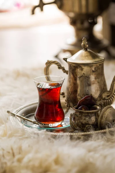 Vintage su ısıtıcısı ve tarihleri meyve cam çay seti oryantal tarzı armut şeklinde