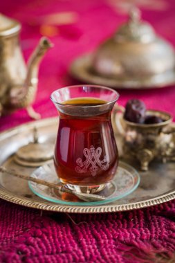 Vintage su ısıtıcısı ve tarihleri meyve cam çay seti oryantal tarzı armut şeklinde
