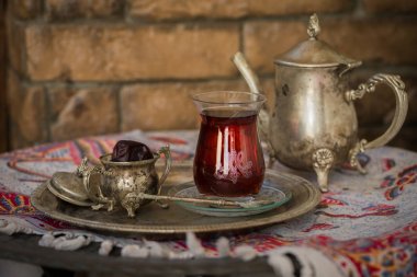 Vintage su ısıtıcısı ve tarihleri meyve cam çay seti oryantal tarzı armut şeklinde