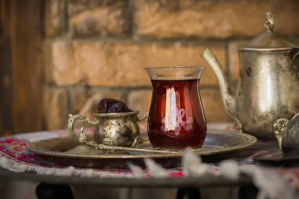 Vintage su ısıtıcısı ve tarihleri meyve cam çay seti oryantal tarzı armut şeklinde