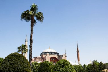 Ayasofya Sofya, İstanbul 'un Ayasofya Mzesi ilçesinin Sultanahmet kentinin ünlü tarihi simgesidir.