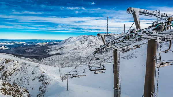 Schneebedeckte Seilbahn in der Tatra, Polen — Stockfoto
