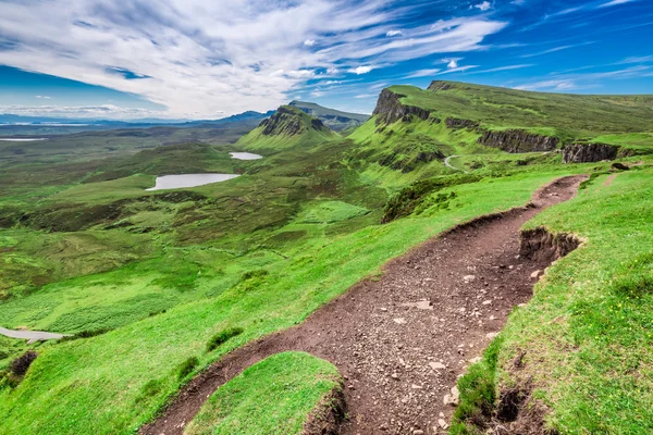 Quiraing to valley in Scotland at summer, United Kingdom — Stock Photo, Image