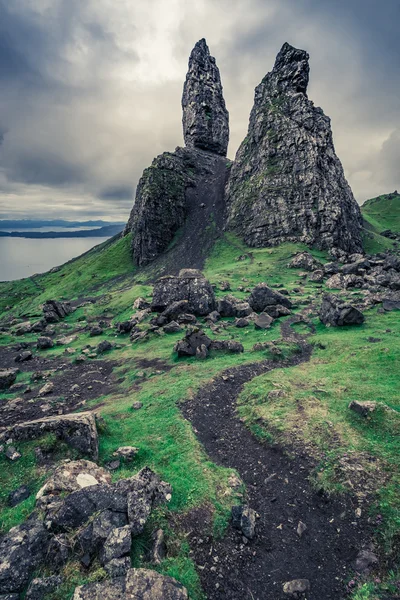 Chemin sinueux vers Old Man of Storr, Écosse — Photo