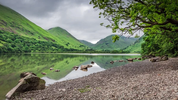 Wonderful view to foggy and green District Lake, England — Stock Photo, Image