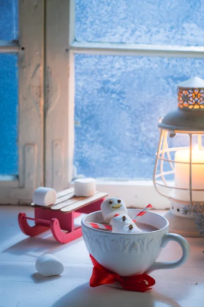 Relaxing in hot cocoa marshmallows snowman — Φωτογραφία Αρχείου