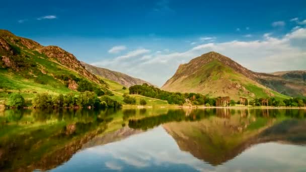 Solnedgång över sjön och bergen i Lake District, 4k, timelapse — Stockvideo