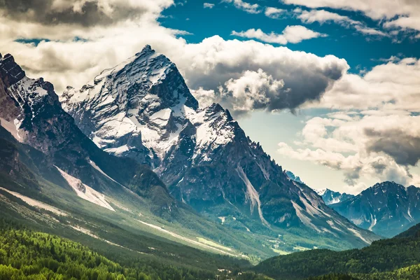 Belle vue sur Cortina di Ampezzo, Dolomites, Italie — Photo