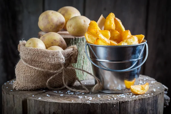 Fresh and tasty chips made of fresh potato — Stock Photo, Image