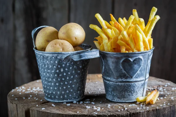 Delicious french fries with salt made of fresh potato — Stock Photo, Image