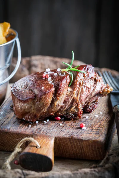 Homemade chips and steak with rosemary and salt — Stock Photo, Image