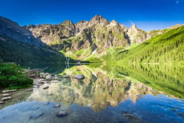 美妙的日出，在 Tatra 山地湖在夏天 — 图库照片