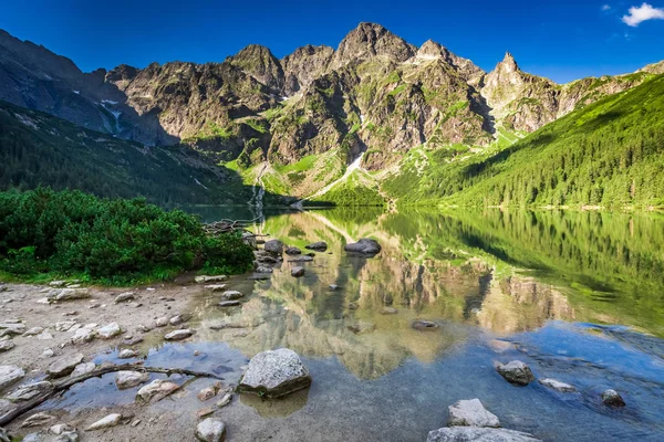 Polonya Tatra Dağları'nda gölde güzel gündoğumu — Stok fotoğraf