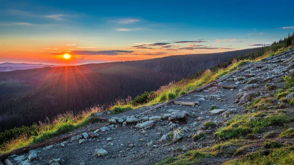 रिज, पोलंड पासून सूर्योदय दृश्य येथे आश्चर्यकारक टाट्रा पर्वत — स्टॉक फोटो, इमेज
