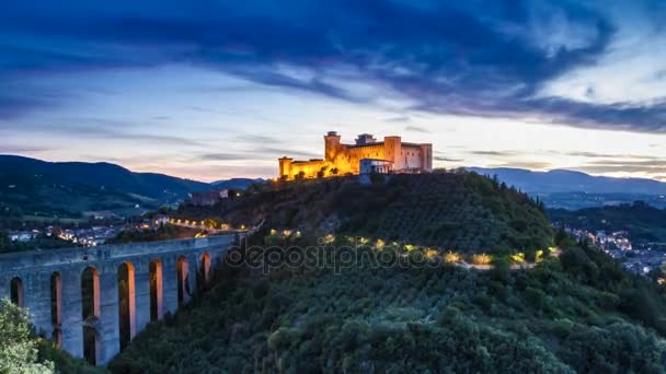 Crepúsculo sobre o impressionante castelo em Preci, Itália, Úmbria — Vídeo de Stock