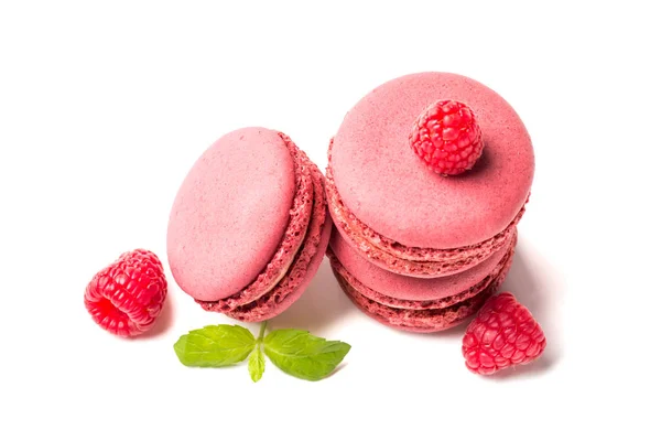 Primer plano de macarrones con frambuesas y menta — Foto de Stock