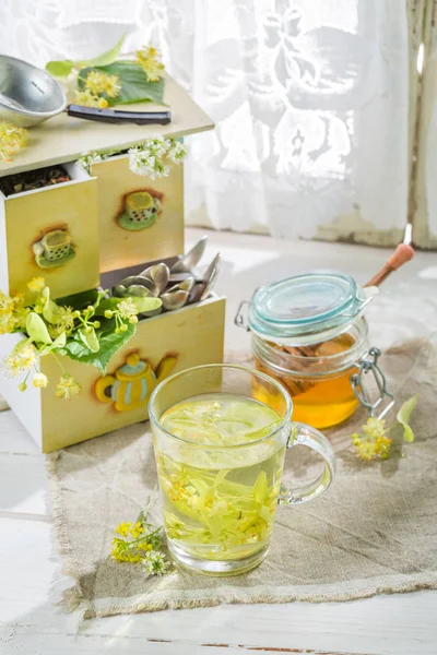 Fresh tea with honey in spring day — Stock Photo, Image