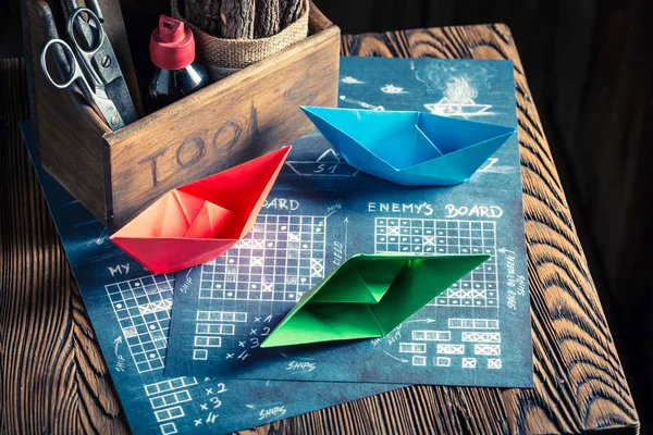 Antiguo juego de papel de acorazado con barcos rojos y azules —  Fotos de Stock