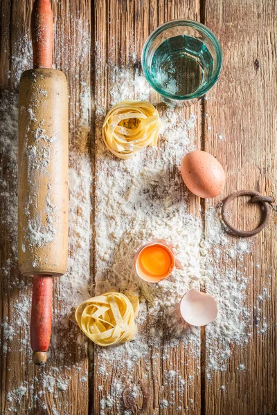 Ingredienti per la pasta con uova e farina — Foto Stock