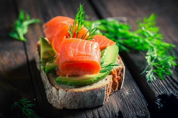 Healthy sandwich with avocado, dill and salmon — Stock Photo, Image