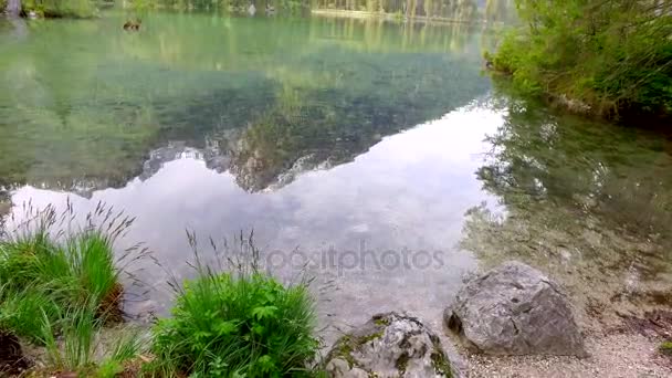 小山湖 Hintersee 日出时在德国，阿尔卑斯山 — 图库视频影像
