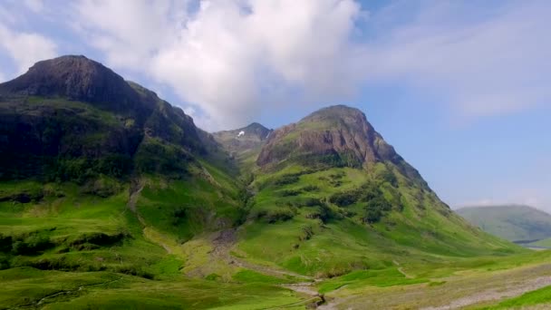 春、スコットランドは、英国にグレンコーの山を越え見事な日の出 — ストック動画