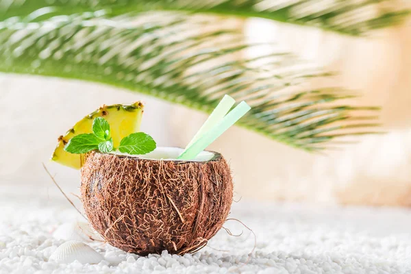 Fresh pinacolada in coconut on sandy beach — Stock Photo, Image