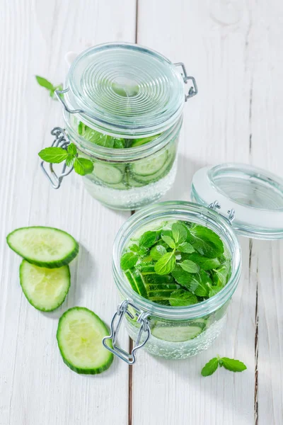 Healthy water in jar with cucumber and mint leaves — Stock Photo, Image