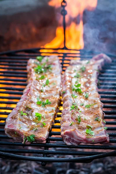 Spicy ribs on grill with thyme and spices — Stock Photo, Image