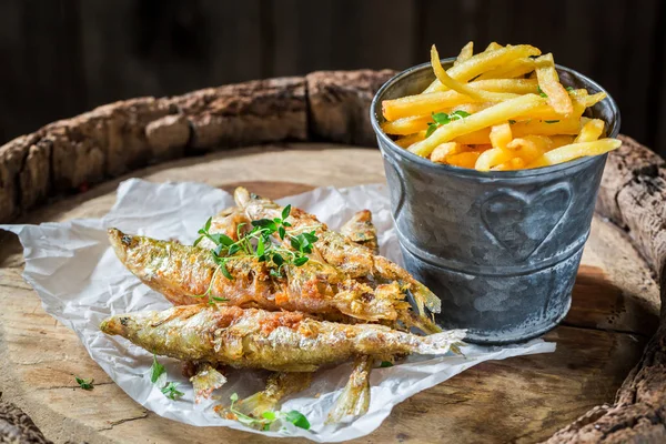 Tasty roasted smelt fish with herbs and salt — Stock Photo, Image