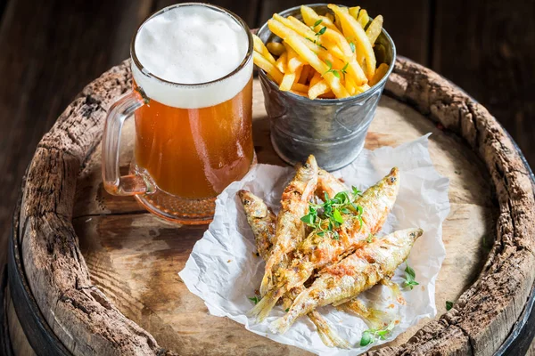 Homemade smelt fish and chips with salt and herbs — Stock Photo, Image