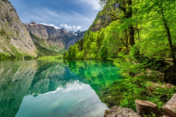 Lenyűgöző Obersee-tó az Alpok tavasszal, Németország, Európa — Stock Fotó