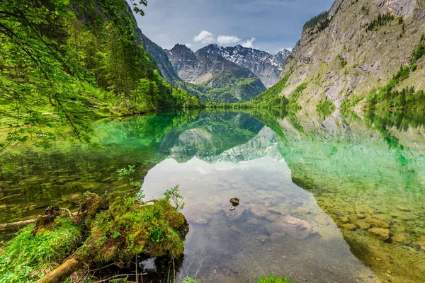 Reflexão espelhada dos Alpes no lago Obersee, Alemanha, Europa — Fotografia de Stock