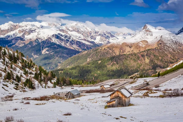 Våren i hög Dolomiterna med snö, Alperna, Italien, Europa — Stockfoto