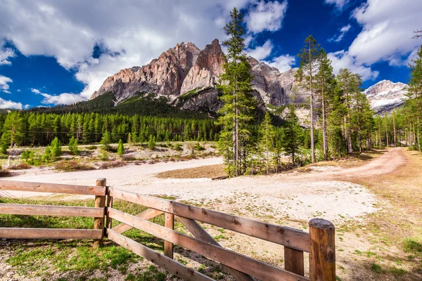 イタリア、ヨーロッパの春、ドロミテの絶景 — ストック写真