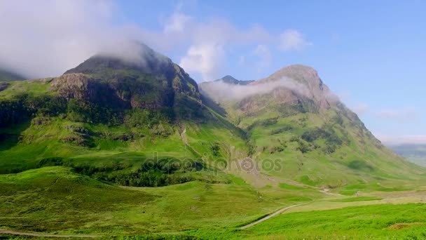 Salida del sol de primavera sobre las montañas de Glencoe, Escocia, Reino Unido — Vídeo de stock